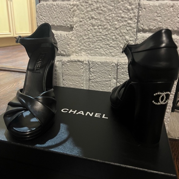 BRAND NEW IN BOX! Chanel peep-toe block-heeled pump sandal. Size: Euro 39/US 9. - Picture 1 of 9
